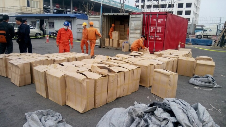 Phát hiện 1 container chứa tiền chất ma tuý cực độc bị bỏ quên ở Cảng - 3
Những túi lá khát được chia nhỏ sấy khô đóng gói cẩn thận
