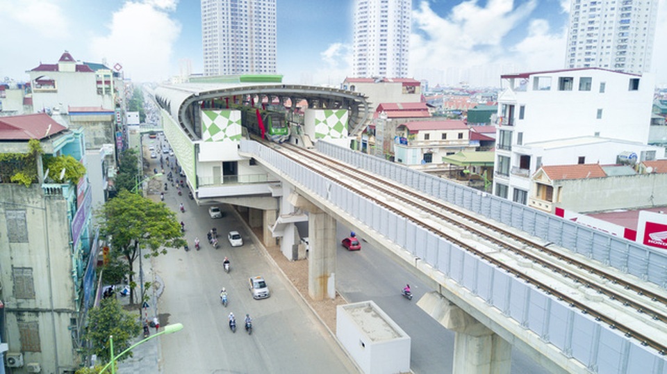 
Hầu hết các nhà ga đã hoàn thiện phần thô và giải tỏa mặt bằng phía dưới, trả lại mặt đường cho các phương tiện lưu thông.

 
