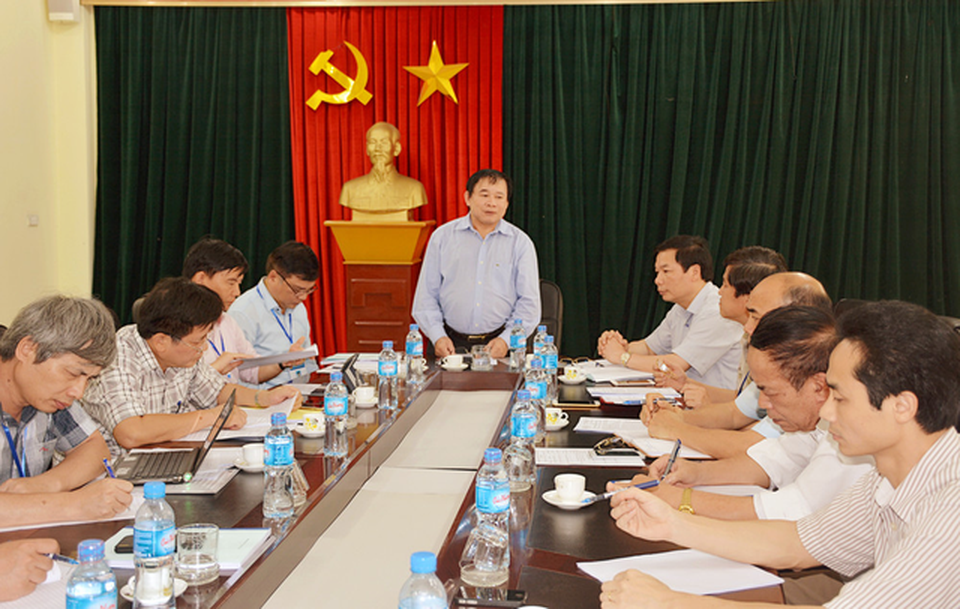 
Thứ trưởng Bùi Văn Ga làm việc với Ban chỉ đạo thi tỉnh Ninh Bình chiều 10/5.
