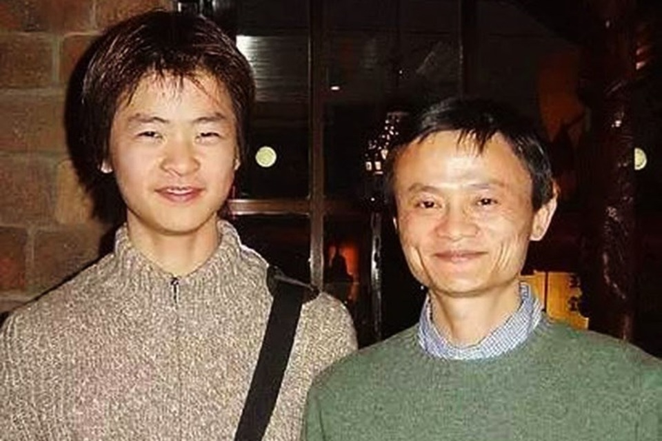 Cùng suy ngẫm về 9 điều tỷ phú Jack Ma căn dặn con trai - 1 Jack Ma và con trai. (Nguồn: ntdtv.com)