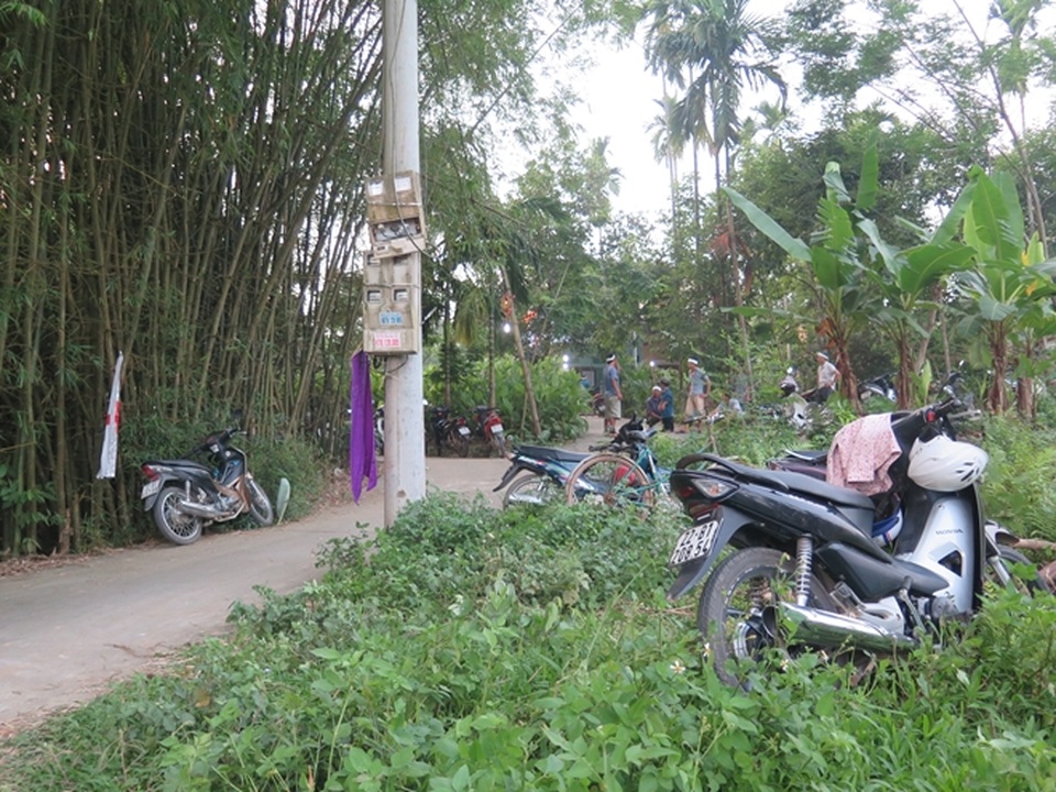 Lên cơn hoang tưởng, truy sát chém gục bố mẹ và anh trai - 1 Ngôi nhà xảy ra vụ án