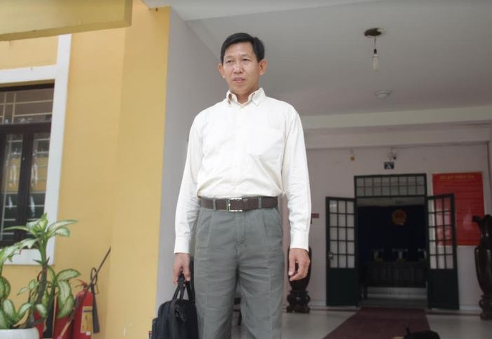 Phụ lái tàu trong vụ tai nạn Cầu Ghềnh yêu cầu bồi thường 1,7 tỷ đồng - 1 Ông Nguyễn Xuân Phú tại tòa