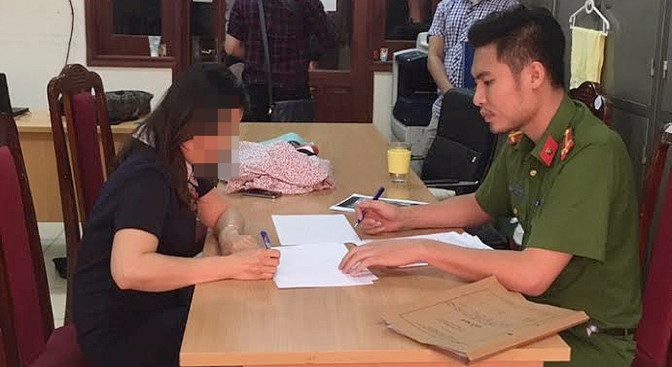 Người phụ nữ xưng là nhà báo lăng mạ CSGT trình diện, xin lỗi công an - 1 Chị N. làm việc với cơ quan công an ngày 28/5.