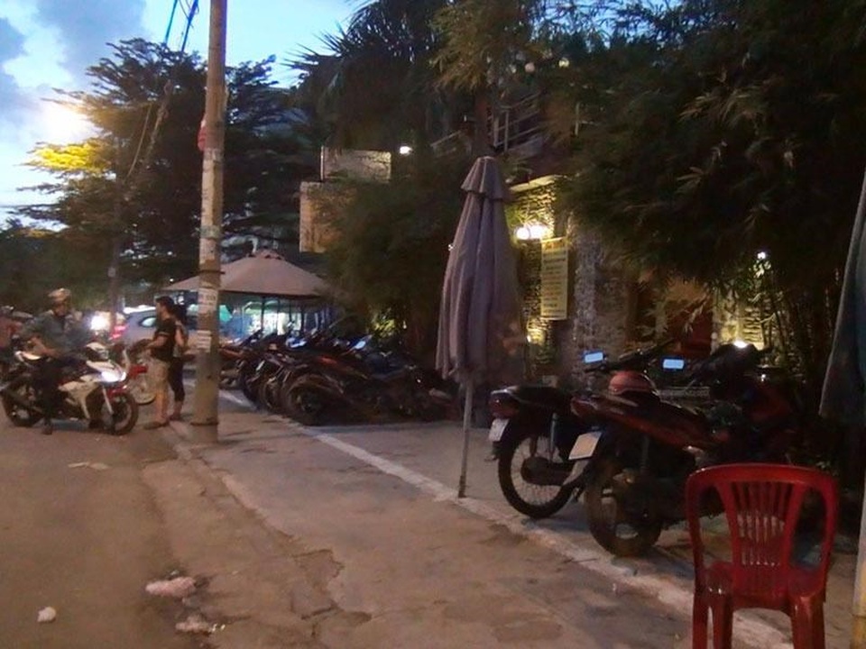 Che chắn cho bạn gái, nam thanh niên bị chém - 1 Quán cà phê nơi xảy ra vụ việc ở quận Bình Tân. Ảnh: H.Tâm.