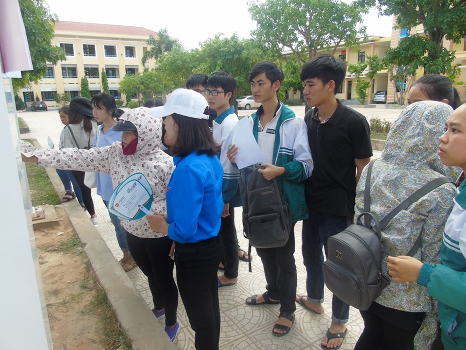Chùm ảnh: Thí sinh cả nước làm thủ tục dự thi THPT quốc gia 2017 - 12 Các thí sinh có mặt tại điểm thi để làm thủ tục dự thi
