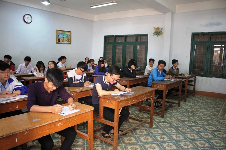 Chùm ảnh: Thí sinh cả nước làm thủ tục dự thi THPT quốc gia 2017 - 34
Các thí sinh trên địa bàn Gia Lai đến trường làm thủ tục thi. (Ảnh: Phạm Hoàng)