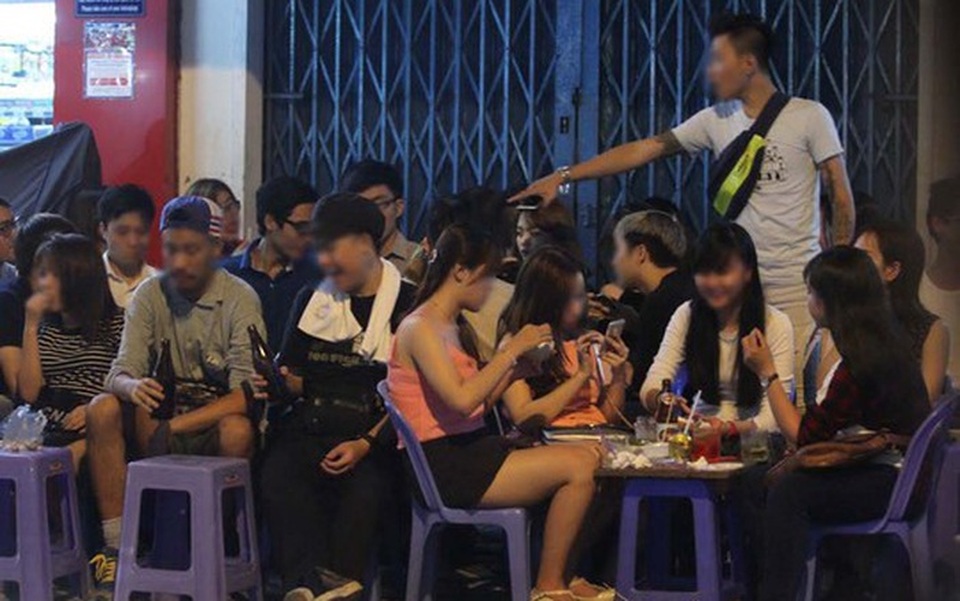 Lười lao động, “căn bệnh” của giới trẻ thời nay - 1 Giới trẻ Việt Nam đang quá thừa... thời gian. Ảnh: Internet.