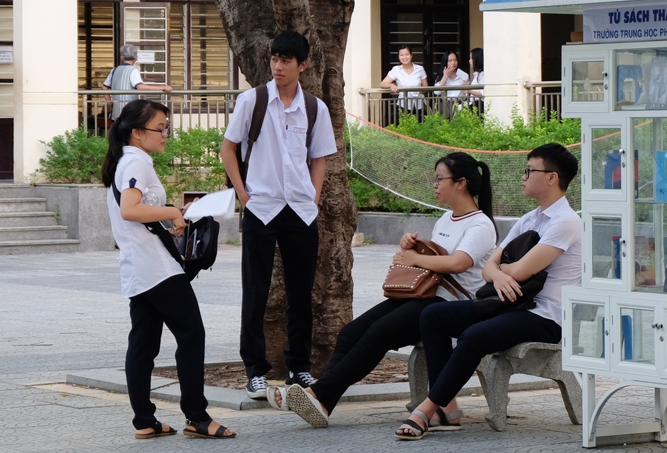 Đề Văn vừa sức, thí sinh hớn hở rời phòng thi - 32 Nhiều thí sinh ở Đà Nẵng cùng nhận định đề Văn tuy có hơi dài nhưng không lắt léo