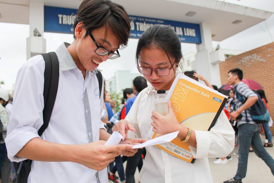 Đề Văn vừa sức, thí sinh hớn hở rời phòng thi - 41 Đề Văn vừa sức, thí sinh hớn hở rời phòng thi - 41