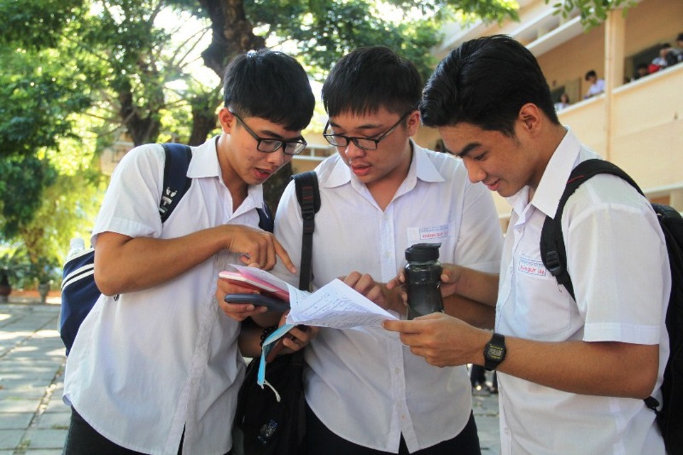 Đề Toán khá dài, có tính phân loại cao - 20 Thí sinh tại Bình Định hoàn thanh bài thi môn Toán với nhiều tâm trạng (ảnh Doãn Công)