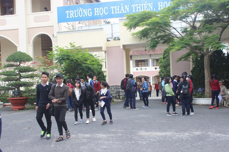 Đề Toán khá dài, có tính phân loại cao - 37 Thí sinh rời điểm thi tại TP Đà Lạt- Lâm Đồng