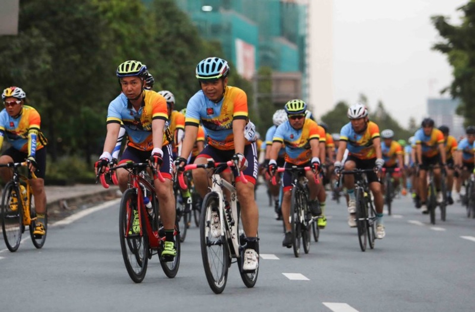 Thử thách Núi Dinh là giải đua phong trào qui tụ nhiều VĐV nhất hơn 500 VĐV, thi đấu các thể loại đường trường (nhiều lứa tuổi) và xe đạp địa hình MTB cùng tham gia tranh tài. Đoàn khởi hành từ công viên Hầm Thủ Thiêm di chuyển diễu hành đến địa điểm thi đấu.