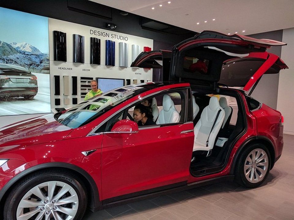 Việt Nam đi đầu sản xuất ô tô điện: Không chỉ là giấc mơ - 1
Ô tô điện Tesla đang ngày càng chiếm được cảm tình của người tiêu dùng. Ảnh: H.Đ.Q