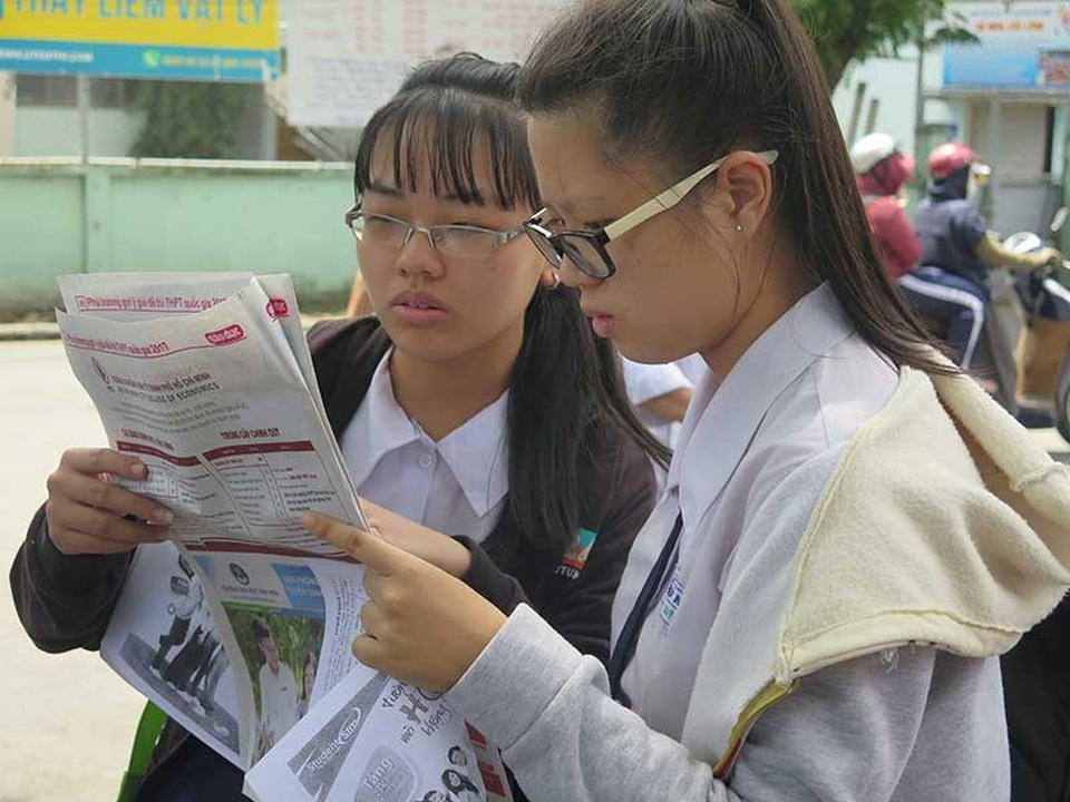 Chấm thi THPT: Thiếu bài văn đột phá - 1 Các thí sinh dự thi ngữ văn trong kỳ thi THPT quốc gia vừa qua. (Ảnh: Phạm Anh)