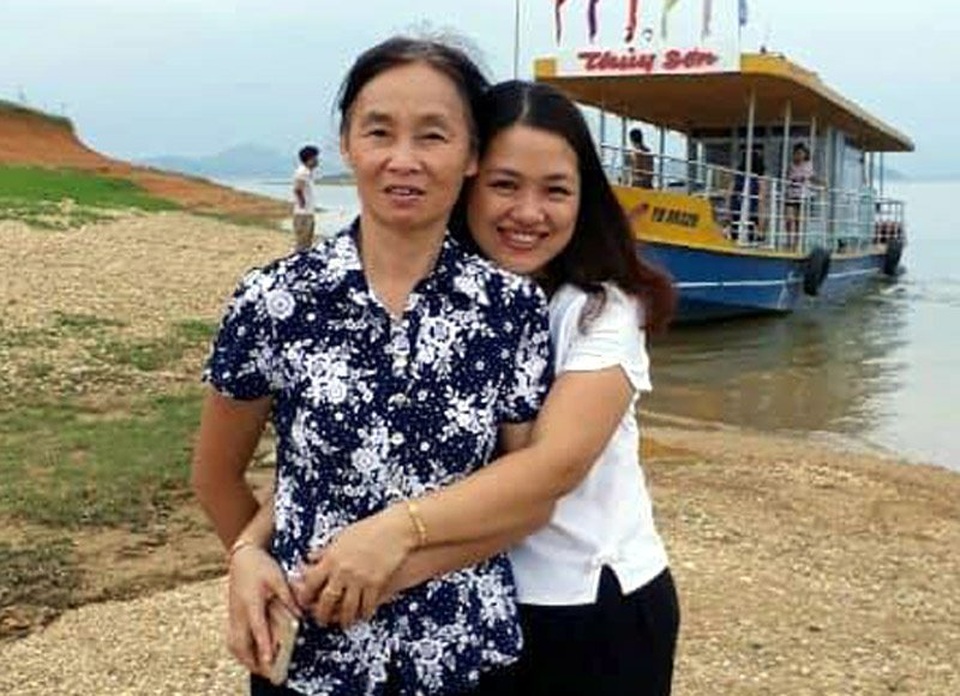 Có một mẹ chồng không giống phim: Tự đun nước, gội đầu cho con dâu - 1 Nhìn hai mẹ con tình cảm, nhiều người tưởng rằng, bà là mẹ đẻ của chị Nga (Ảnh: Nhân vật cung cấp).