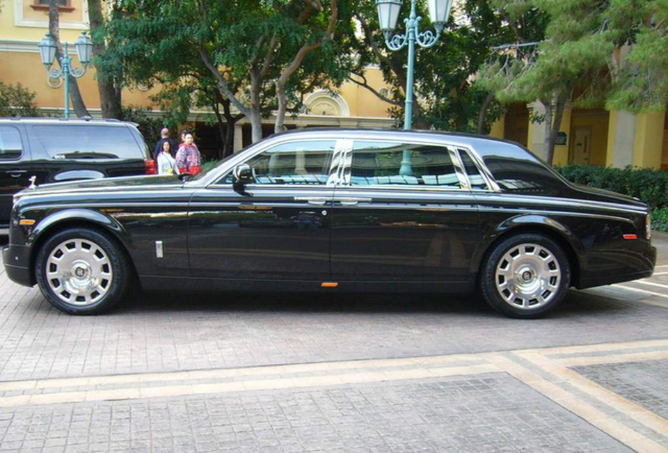 Khai sai thuế, chủ xe Rolls-Royce cũ bị ấn định thuế 2,6 tỷ đồng - 1
Loại xe sang cũ nhập khẩu vừa bị cơ quan Hải quan ấn định thêm thuế hơn 2,6 tỷ đồng