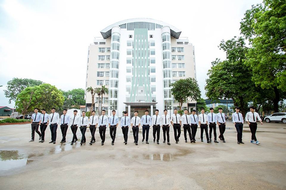 Trường Đại học Sư phạm TDTT Hà Nội thông báo tuyển sinh đại học chính quy năm 2017 - 3 Các sinh viên nam của Nhà trường trước ngày tốt nghiệp ra trường.