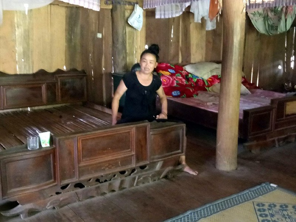Mắc bệnh lạ, 13 người nói nhảm, nhảy múa suốt ngày - 4 Mắc bệnh lạ, 13 người nói nhảm, nhảy múa suốt ngày - 4