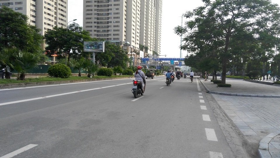 Đại gia "ôm" đất vàng ngàn tỷ: Những ông lớn trong tầm ngắm - 1
Đường Lê Văn Lương kéo dài (nay là đường Tố Hữu) đã đổi đời cho Nam Cường. Ảnh: L.Bằng