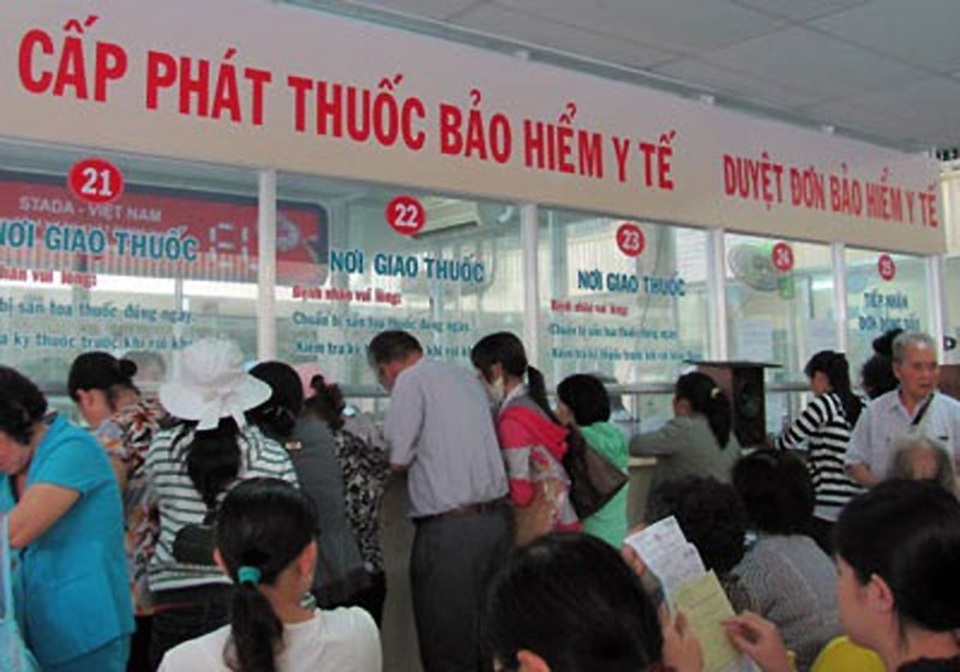 Phó Thủ tướng yêu cầu báo cáo sử dụng quỹ bảo hiểm y tế - 1 Người dân đi khám chữa bệnh bằng BHYT. Ảnh: Internet