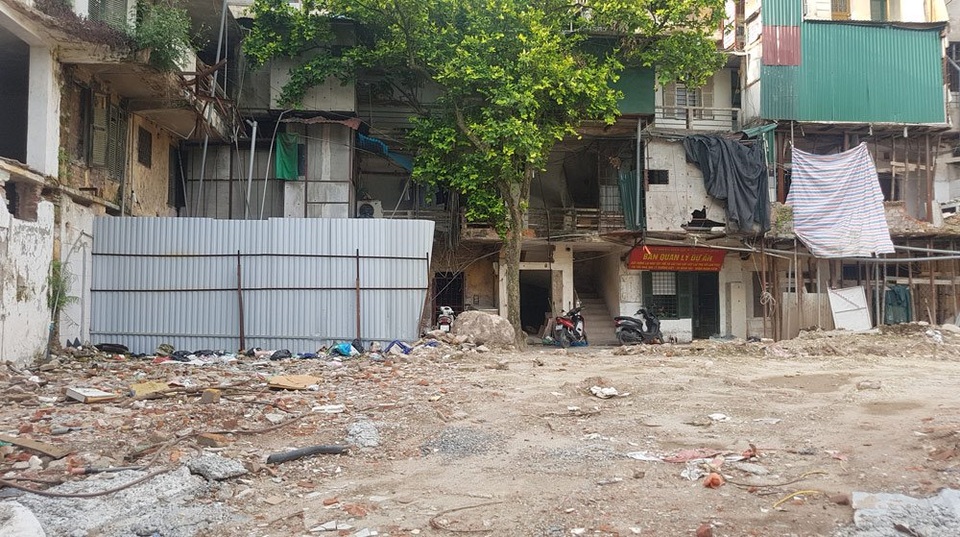 Dự án đất vàng "chết dí" giữa Thủ đô: Đề xuất cưỡng chế - 1
Sau 6 năm, khu đất vàng 30A Lý Thường Kiệt mới giải phóng 2/3 mặt bằng