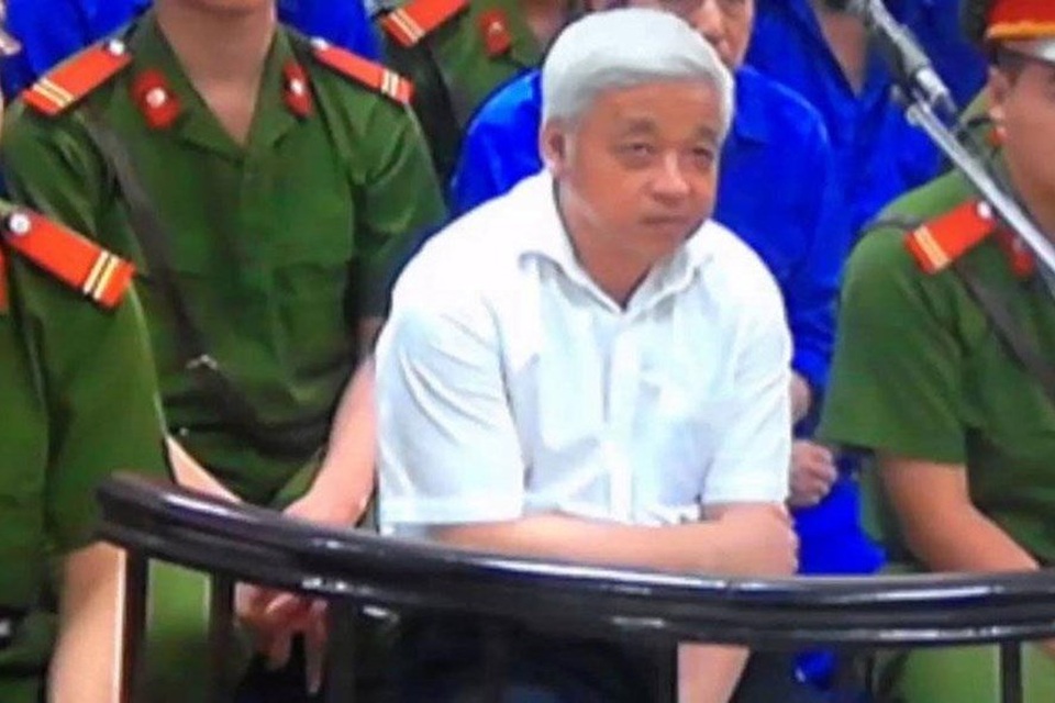 Bầu Kiên ốm đau nằm tù, Lý Xuân Hải âm thầm khi mãn hạn - 1
Bầu Kiên tại toà