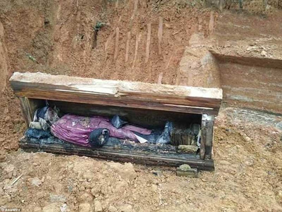 Thi thể quý tộc nguyên vẹn sau 1.000 năm - 1 Thi thể quý tộc nguyên vẹn sau 1.000 năm - 1