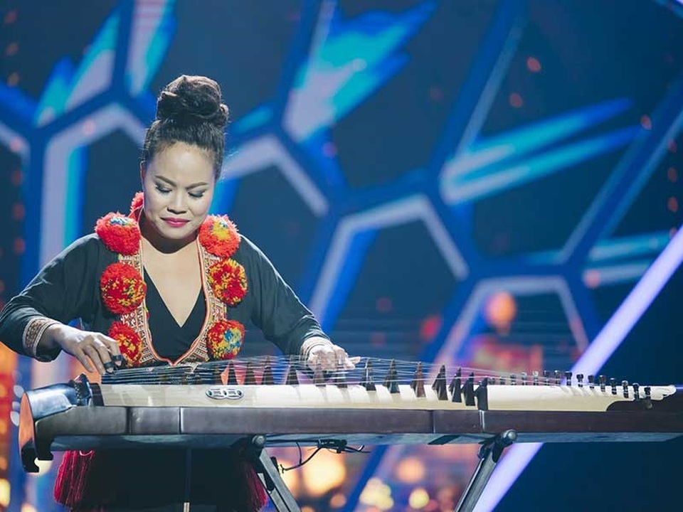 Nghệ sĩ đàn tranh Vanessa Võ (Võ Vân Ánh), người từng đạt giải Emmy, giám khảo giải Grammy, biểu diễn trong chương trình Wonderkids. Ảnh do chương trình cung cấp
