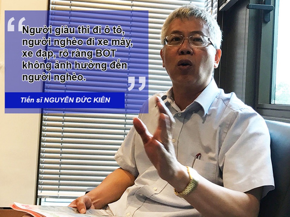 Ông Nguyễn Đức Kiên cãi dư luận: "BOT tốt, doanh nghiệp vận tải chơi xấu" - 1
TS Nguyễn Đức Kiên trả lời phỏng vấn Báo Người Lao Động ngày 12/9 - Ảnh: Văn Duẩn