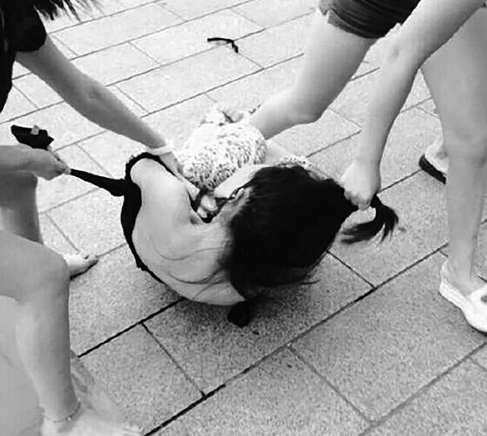 
Một vụ đánh ghen được chia sẻ trên mạng xã hội
