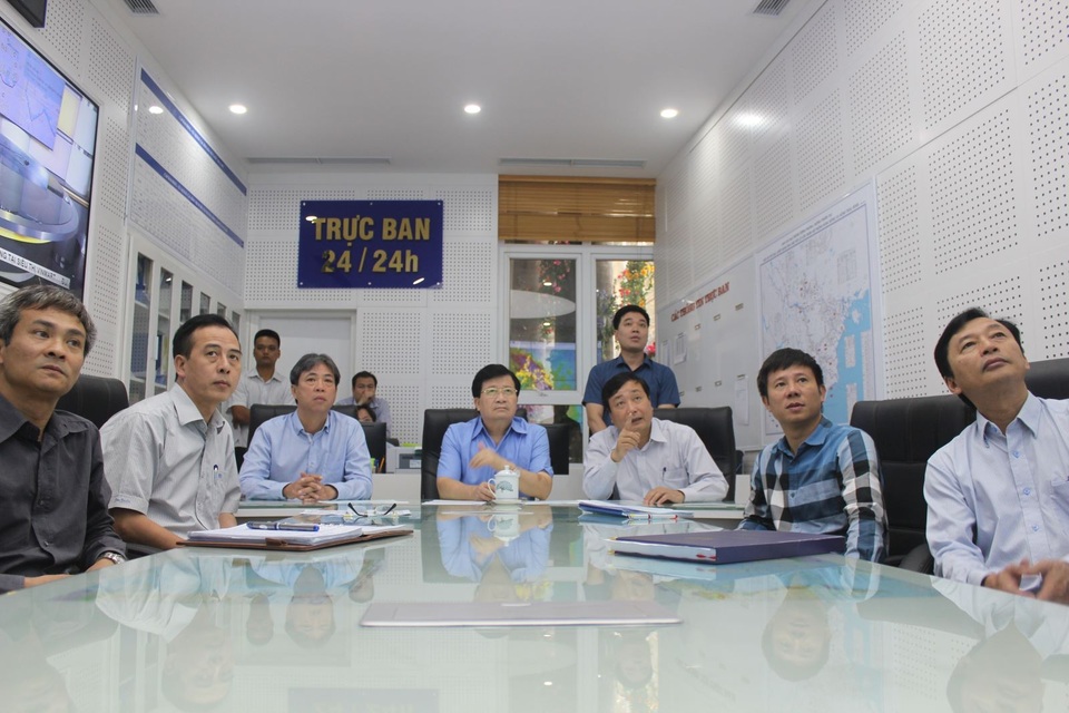 Bão số 10 đã vào vùng biển Hà Tĩnh - Quảng Trị - 2 Tổng cục trưởng Tổng cục PCTT, ủy viên Thường Trực BCĐ TW PCTT Trần Quang Hoài báo cáo công tác điều hành.