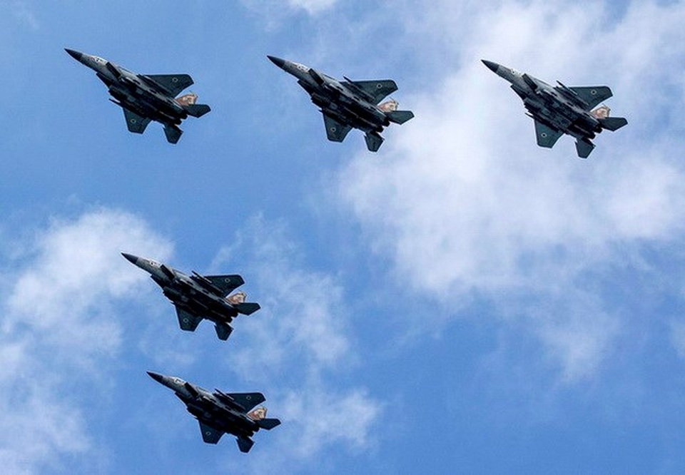 Syria: Khu vực sân bay quốc tế Damacus trúng hai quả rocket - 1
Các máy bay tiêm kích F-15 của Israel. (Nguồn: AFP)