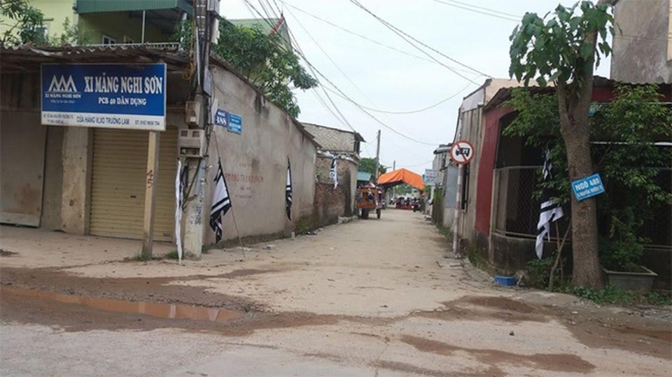 Trong bàn nhậu cha con sát hại lẫn nhau - 1
Gia đình đang làm lễ tang cho ông T..