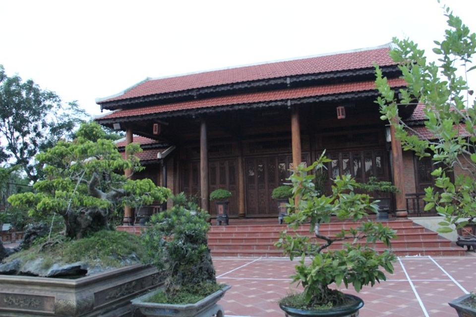 Sẽ kiểm tra nhà gỗ “khủng” của Chi cục trưởng Kiểm lâm - 1 Ngôi nhà được thiết kế 3 gian, 2 chái, có sân vườn