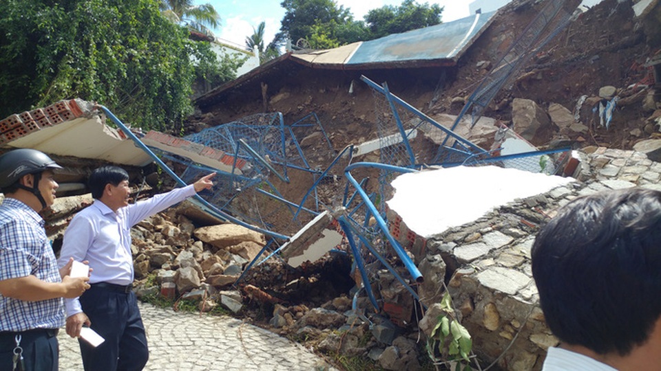 Sạt lở từ khu vực tường bao và sân thể thao tại Núi Lớn Vũng Tàu