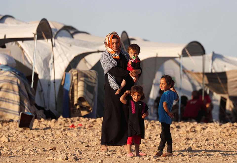 Những đứa con IS bị ruồng bỏ - 1
Một bà mẹ và các con nhỏ ở trại tị nạn Ain Issa - Syria Ảnh: REUTERS