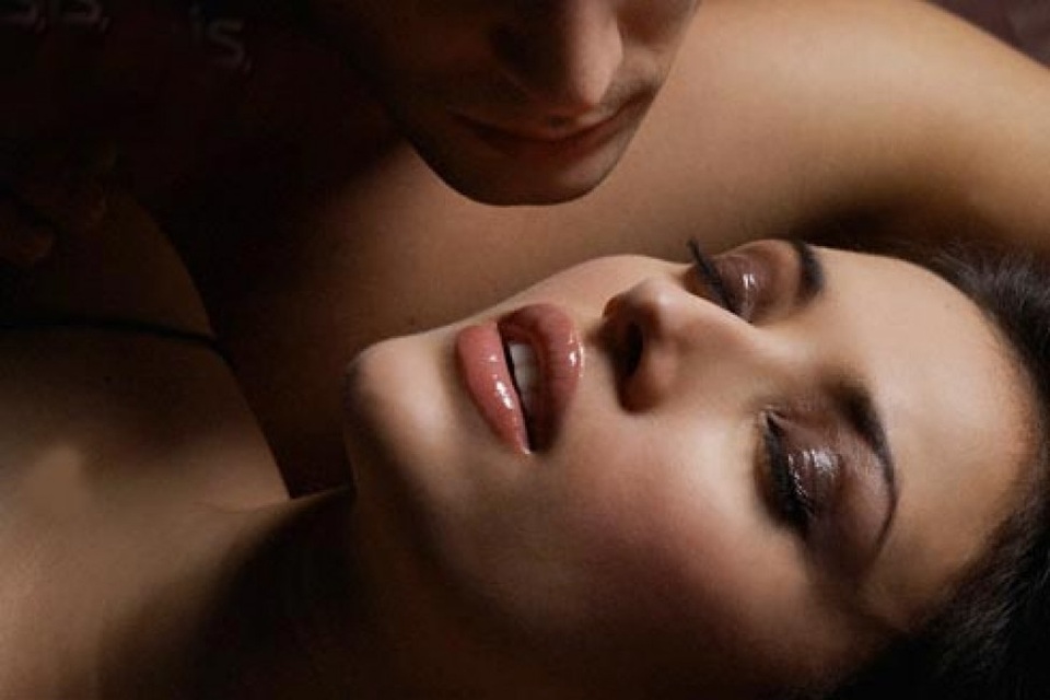 Chồng "sởn da gà" với những biểu hiện của vợ khi thăng hoa - 1