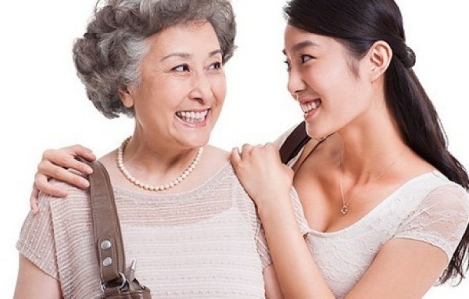 Mẹ chồng hàn gắn và vun vén cho hạnh phúc của con - 1 Nhiều lúc mẹ tâm sự với con dâu như bạn bè vậy. (Ảnh minh hoạ)