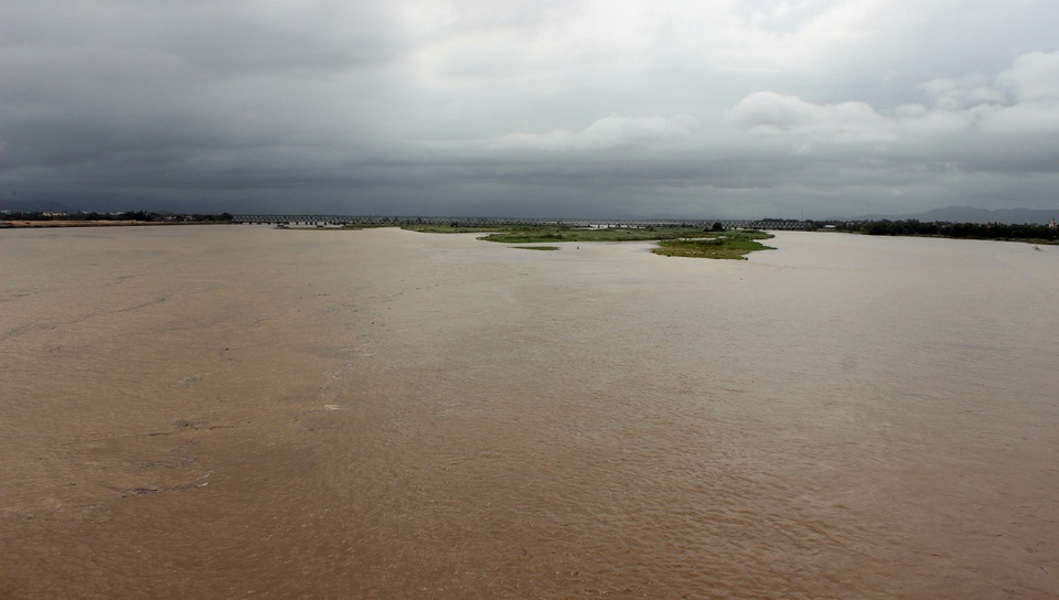 Nước lũ tại hạ lưu sông Ba Hạ tiếp tục tăng nhanh