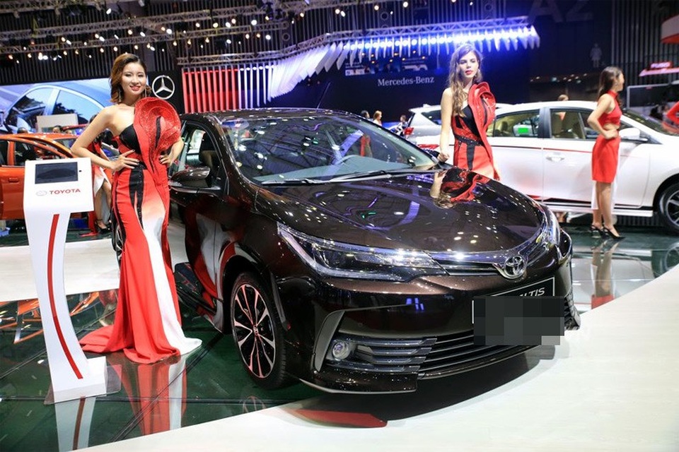 Toyota đồng loạt giảm giá: Báo hiệu ô tô 2018 xuống kịch sàn - 1
Nhiều mẫu xe của Toyota điều chỉnh giảm giá mạnh