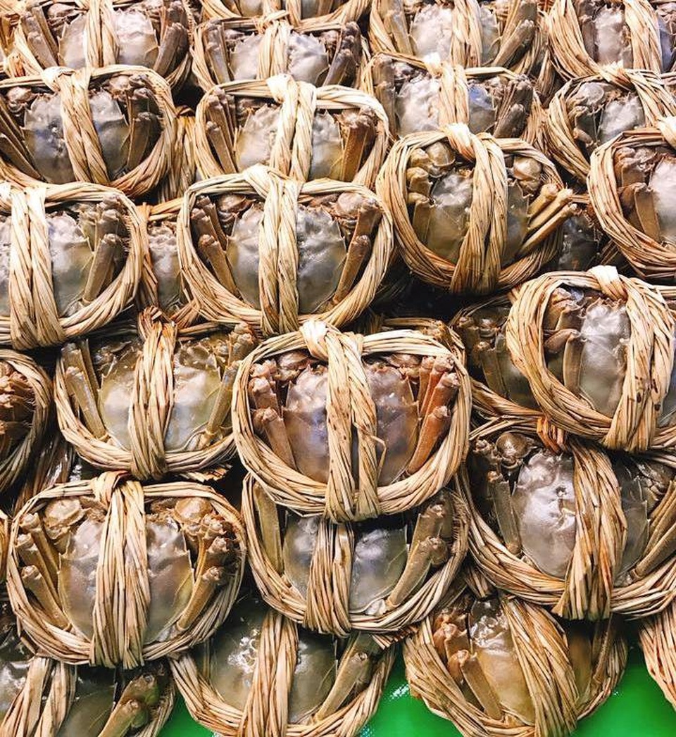 Con cua lông 2 lạng giá gần 1 triệu đồng: Chị em thòm thèm xót ruột - 1 Con cua lông 2 lạng giá gần 1 triệu đồng: Chị em thòm thèm xót ruột - 1