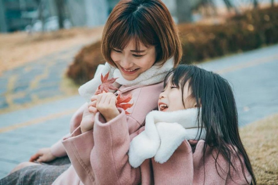 Chinh phục con chồng - 1 Lần đầu tiên con gọi mẹ là mẹ. Lần đầu tiên mẹ thực sự được là mẹ của con. Ảnh minh họa