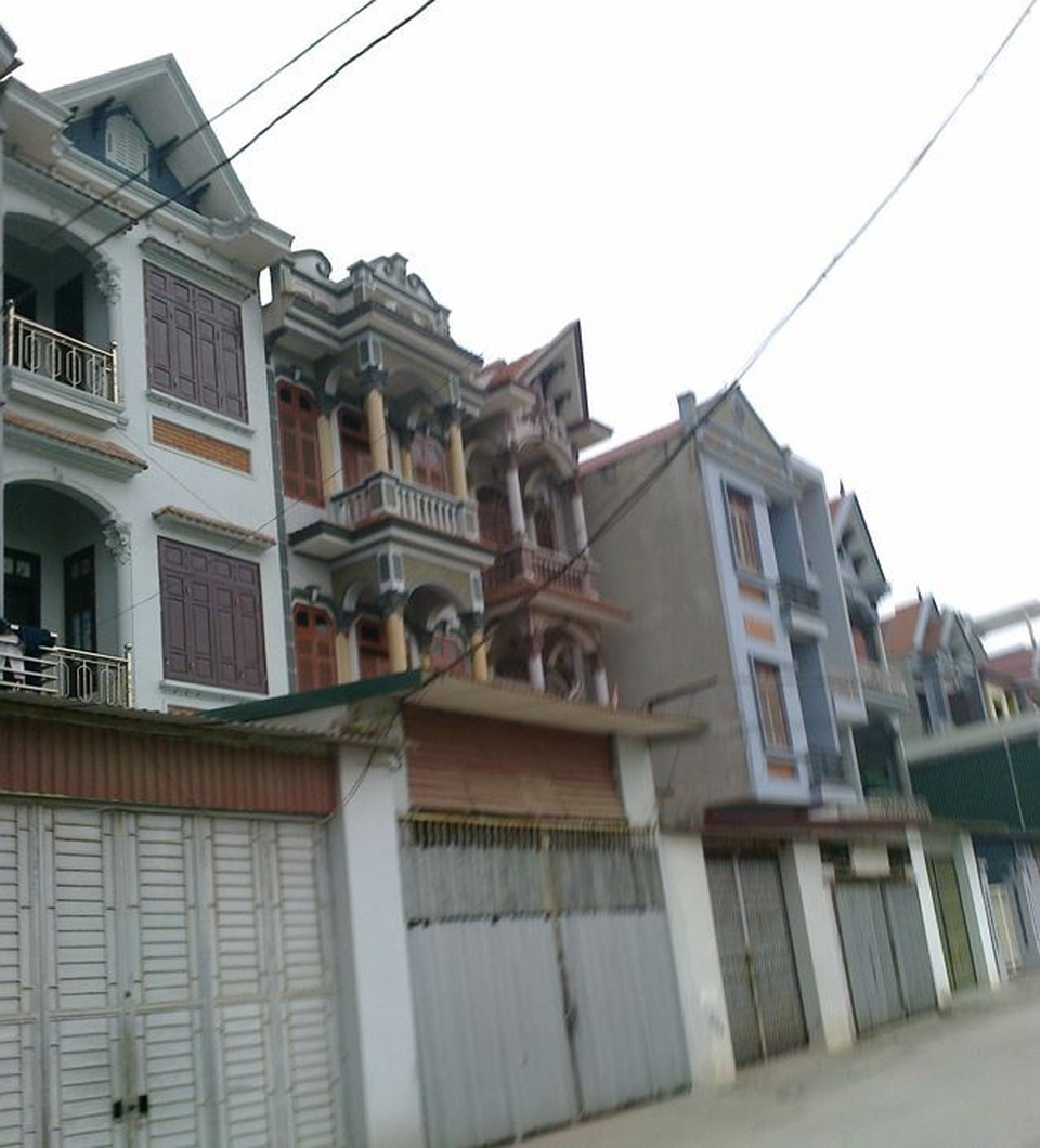 Làng chuyên hành nghề "mua của người chán, bán cho người cần" - 1
Nghề buôn tóc giúp nhiều người xây nhà to đẹp