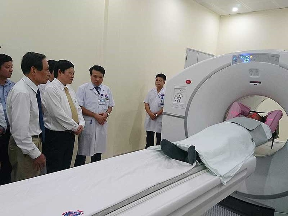Ung thư: Nghe Google, bỏ mất cơ hội cứu chữa - 1 Bệnh nhân xạ trị ung thư tại BV K Trung ương . Ảnh: HP