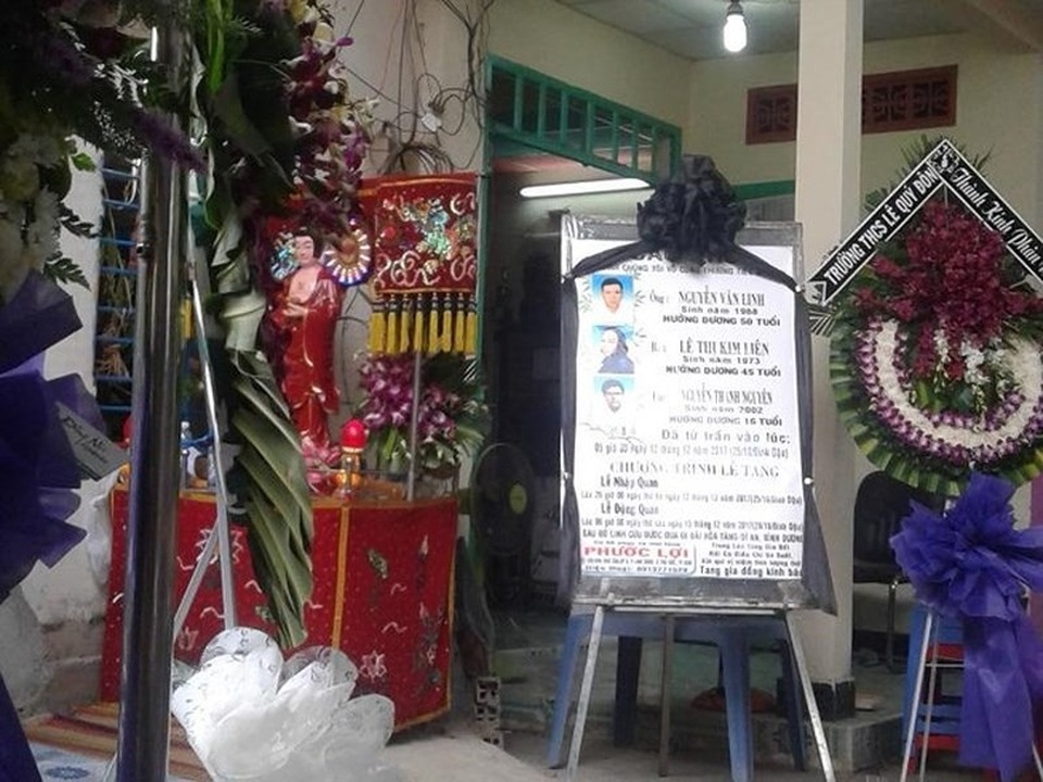Thắt lòng tang lễ ba người tử vong trong nhà ở Thủ Đức. Ảnh: NGUYỄN TRÀ
