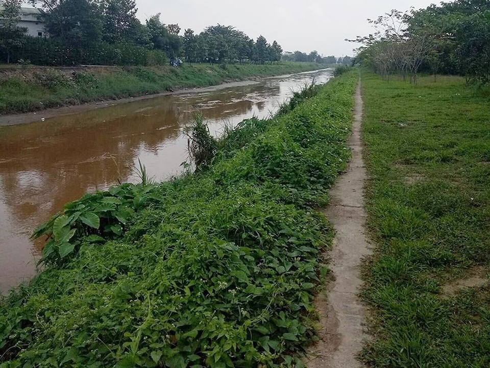 Nam thanh niên tử vong sau vụ trộm bất thành - 1
Khu vực phát hiện thi thể nam thanh niên là khúc sông gần Khu công nghệ cao quận 9. Ảnh: H.Tâm