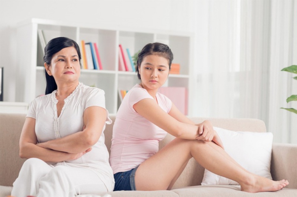 Đau đầu vì mẹ chồng suốt ngày mang chuyện thiên hạ về nhà - 1 Mẹ chồng suốt ngày buôn chuyện thiên hạ