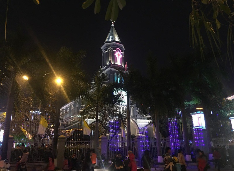 Rộn ràng đêm Noel khắp cả nước - 90 Nhà thờ Chính tòa Thanh Hóa được trang hoàng lộng lẫy, chào đón Giáng sinh 2017