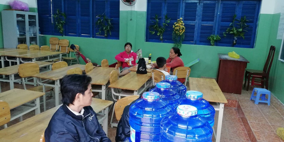 Ngay sau Noel, người miền Tây nháo nhào chạy bão - 15 Người dân phường Thắng Nhì, TP Vũng Tàu được sơ tán đến các điểm trú ẩn an toàn