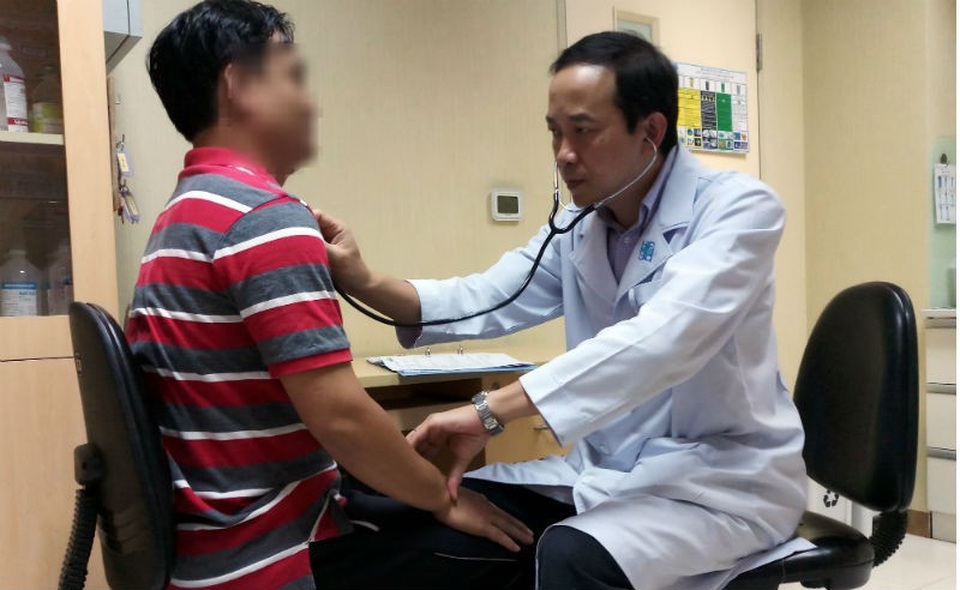 Hoại tử khớp háng khi tiêm corticoid chữa ngứa đầu - 1